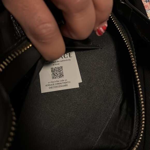 Woman’s Versace crossbody bag. - Picture 6 of 7